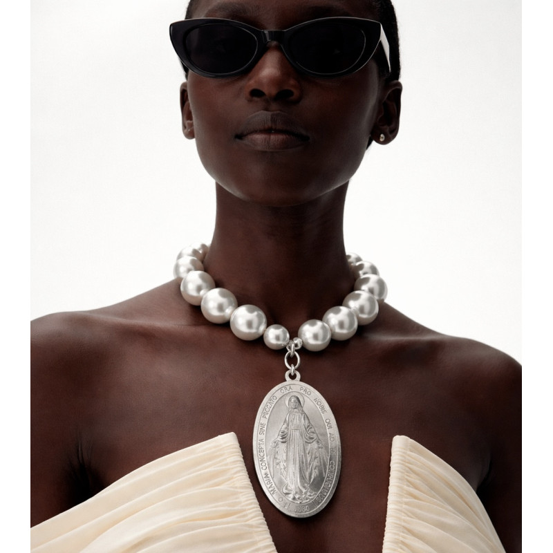 Collana Statement Perle & Medaglione Iconico